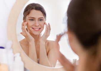 What is the difference between serum & moisturizer?